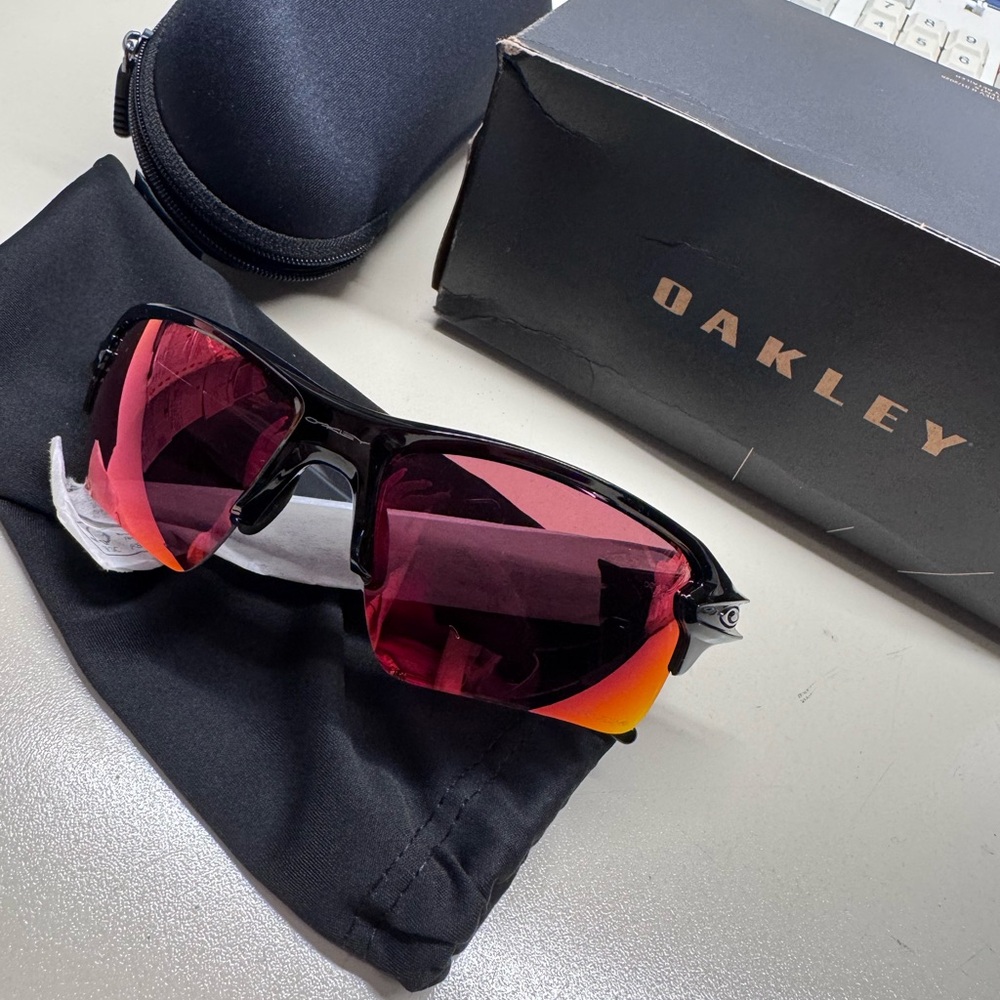 Oakley Men's Sunglasses with Black Frame and Red Lenses